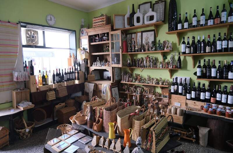 Garrafeira e Artesanato