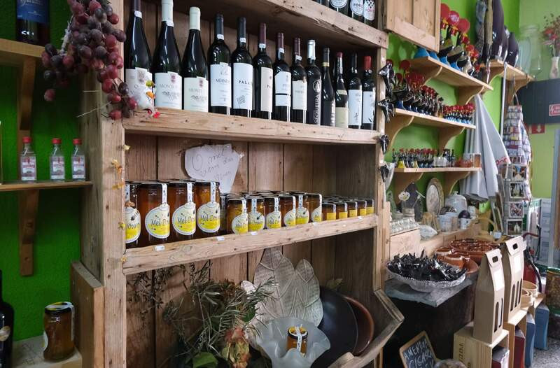 Garrafeira e Artesanato