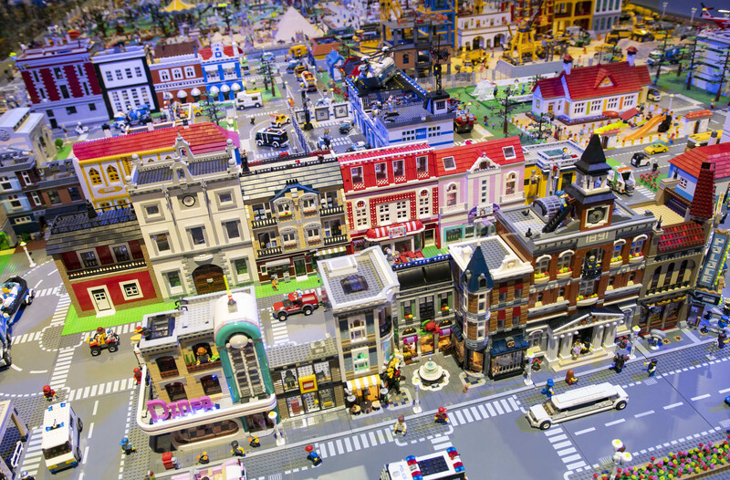BRICKOPOLIS